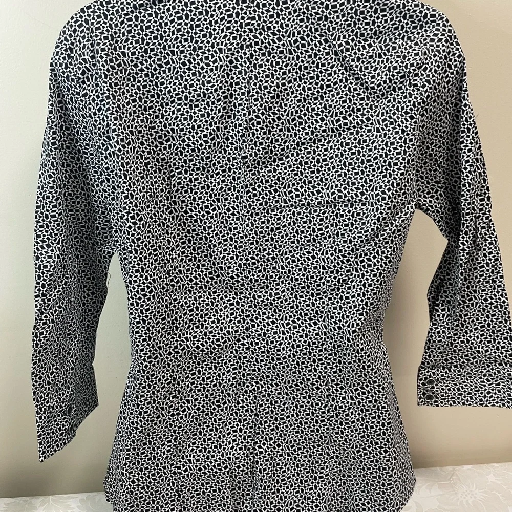 New York & Company Monochrome Patterned Button Down Shirt - Picture 4 of 7